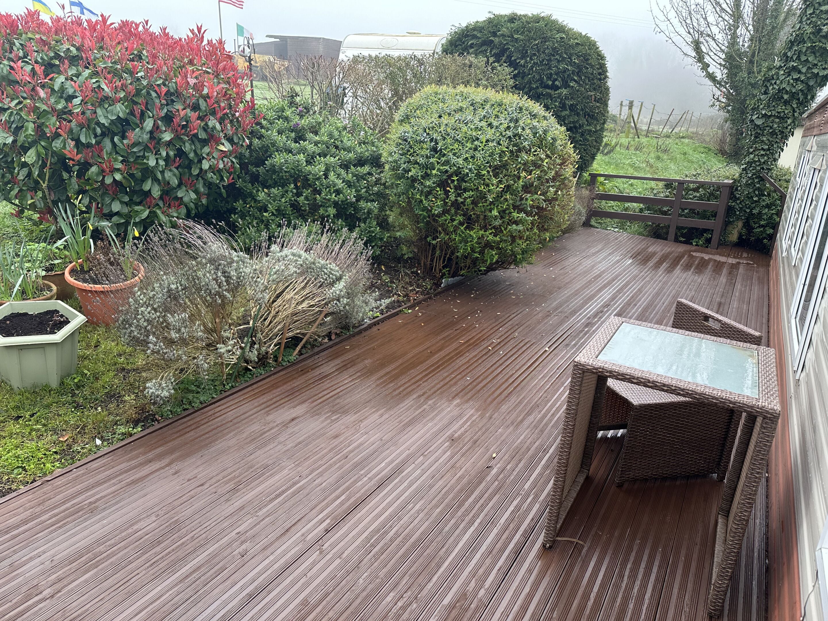 クラシック モバイルホーム 専用バスルーム コートヤードビュー | 庭園