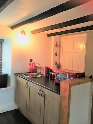 Family Room | Private kitchen | Coffee/tea maker, electric kettle