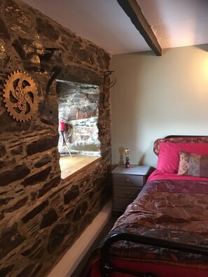 Family Room | Iron/ironing board, free WiFi, bed sheets