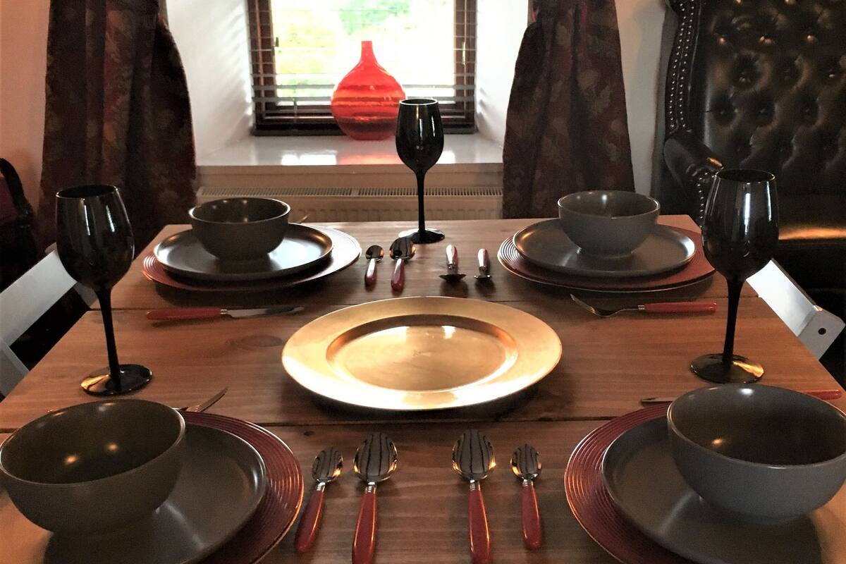 Family Room | Iron/ironing board, free WiFi, bed sheets