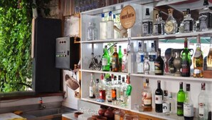 Bar (on property) - Kılavuz Otel (Bodrum)