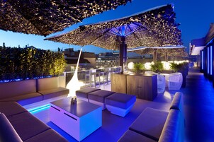 Bar junto a la alberca