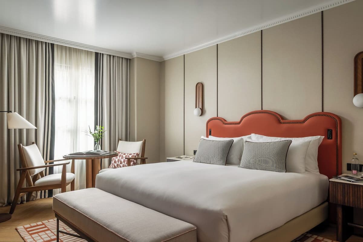 Minibar, Zimmersafe, schallisolierte Zimmer, Bügeleisen/Bügelbrett