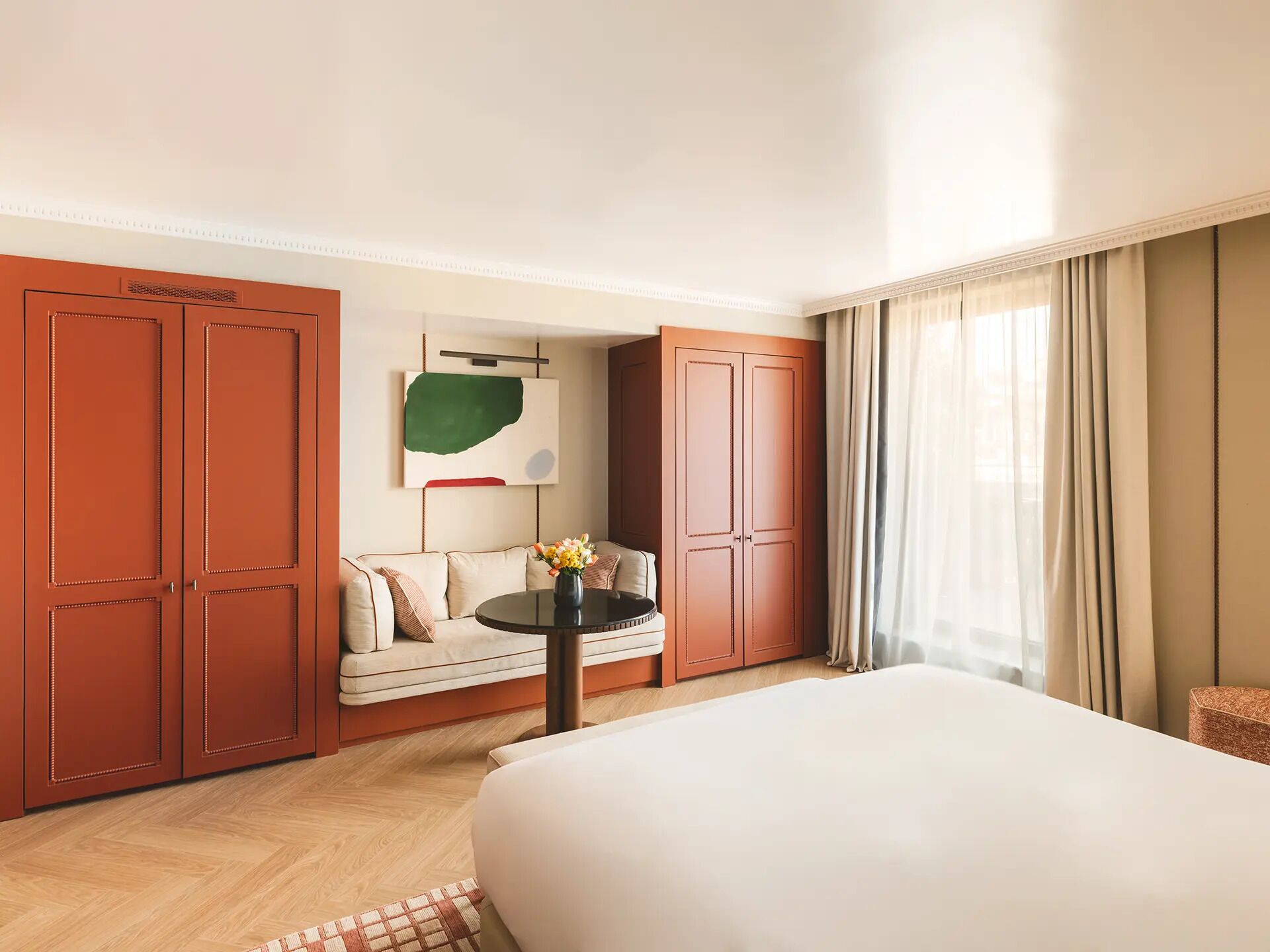 Frigobar, cofres nos quartos, quartos à prova de som