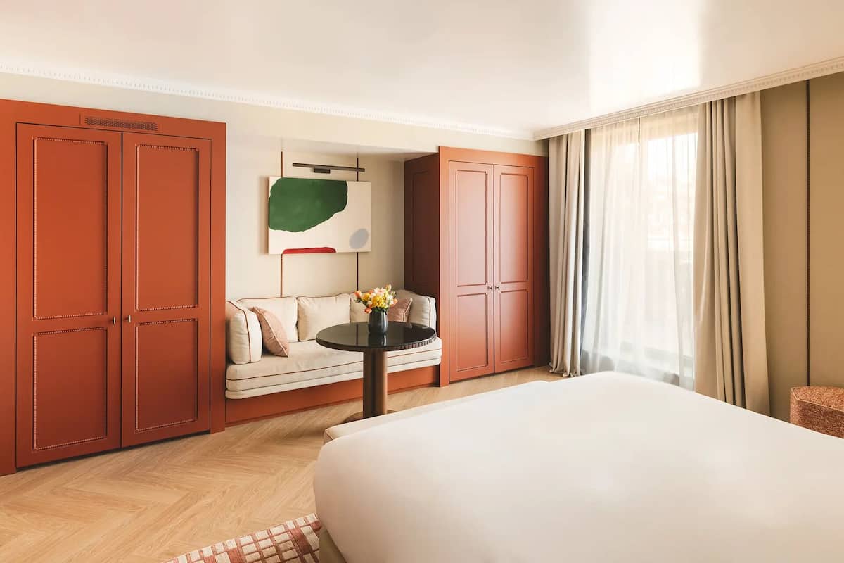 Minibar, coffres-forts dans les chambres, chambres insonorisées