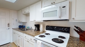 Fridge, microwave, oven, stovetop - Studio Condo in Town, Near Beach, Shared Pool and Hot Tub (Port Aransas)