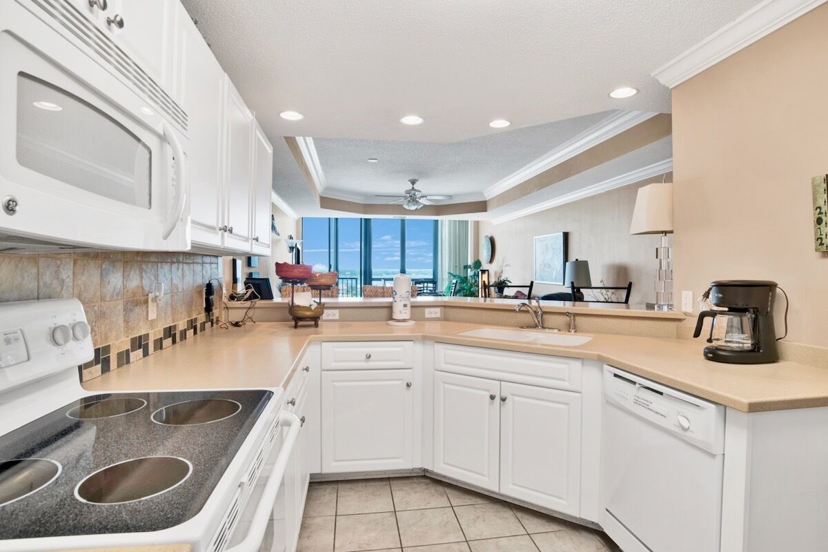 Kylskåp, mikrovågsugn, ugn och spishäll