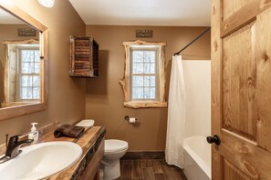 Combined shower/bathtub, jetted bath, hair dryer, towels
