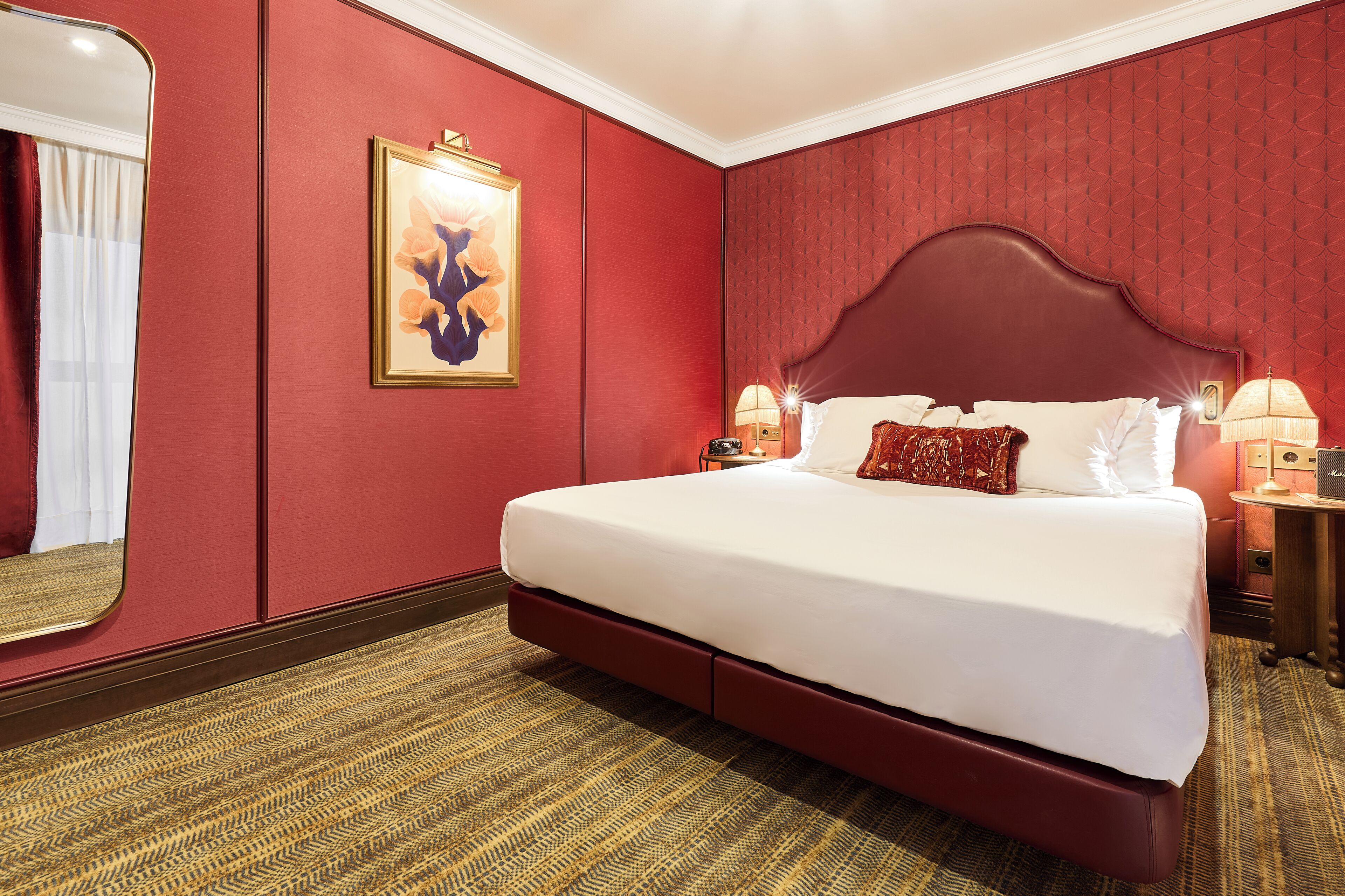 羽絨被、Select Comfort 床墊、迷你吧、房內夾萬