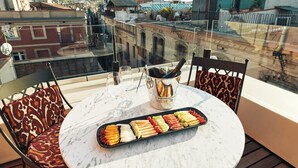 Deluxe Room with Terrace | Terrasse/patio