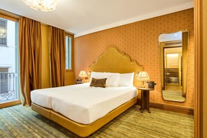 A hotel room with a large bed, a nightstand, a mirror, and a window with curtains. - Hotel España Ocean Drive (Barcelona)