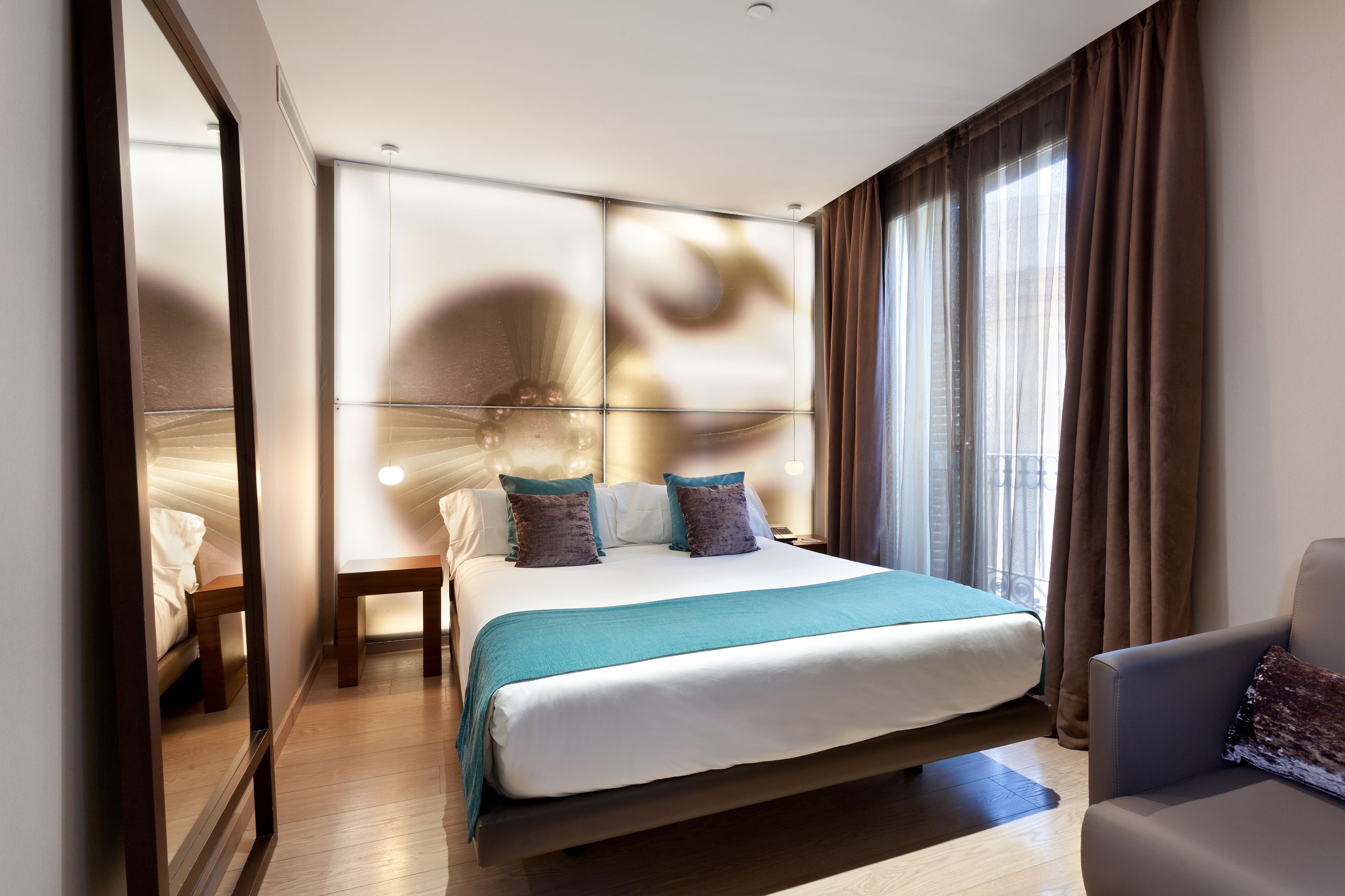 family room | 1 bedroom, down duvets, select comfort beds, minibar