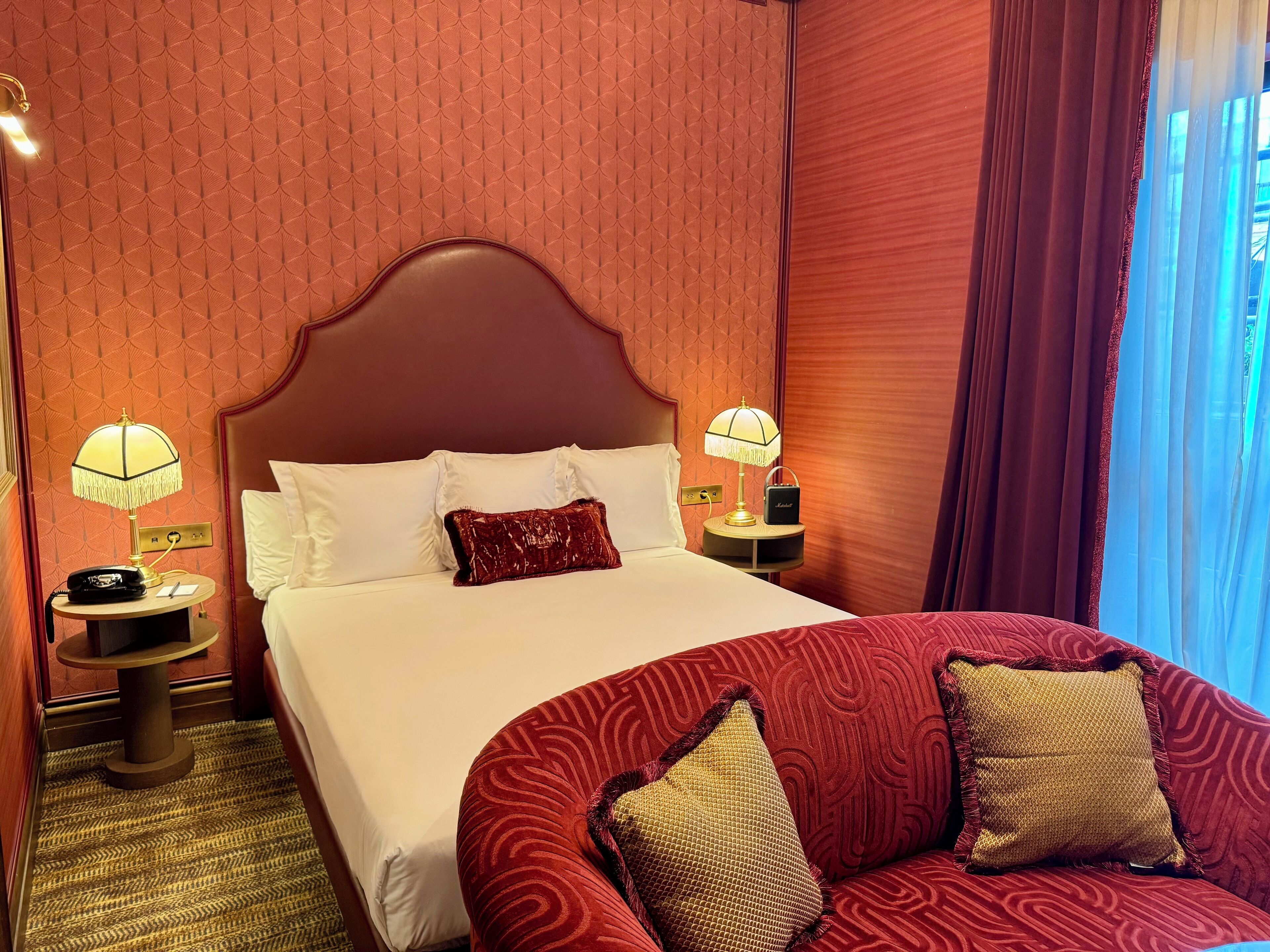 Couette en duvet, lit avec matelas Select Comfort, minibar, coffre-fort