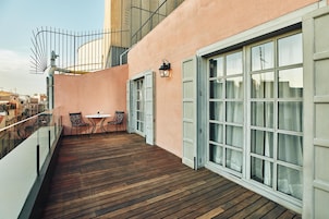 Down duvets, Select Comfort beds, minibar, in-room safe
