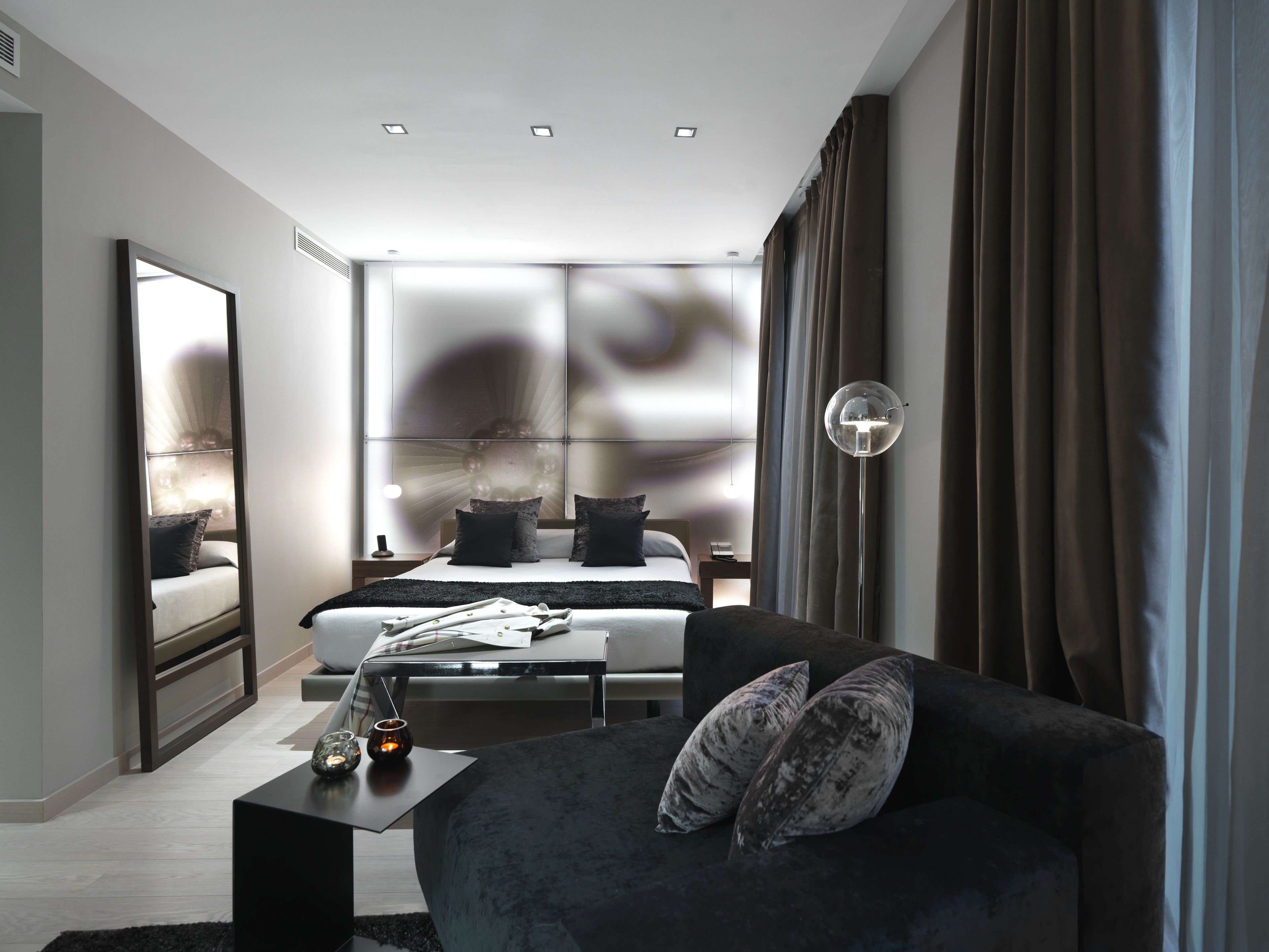 family room | 1 bedroom, down duvets, select comfort beds, minibar