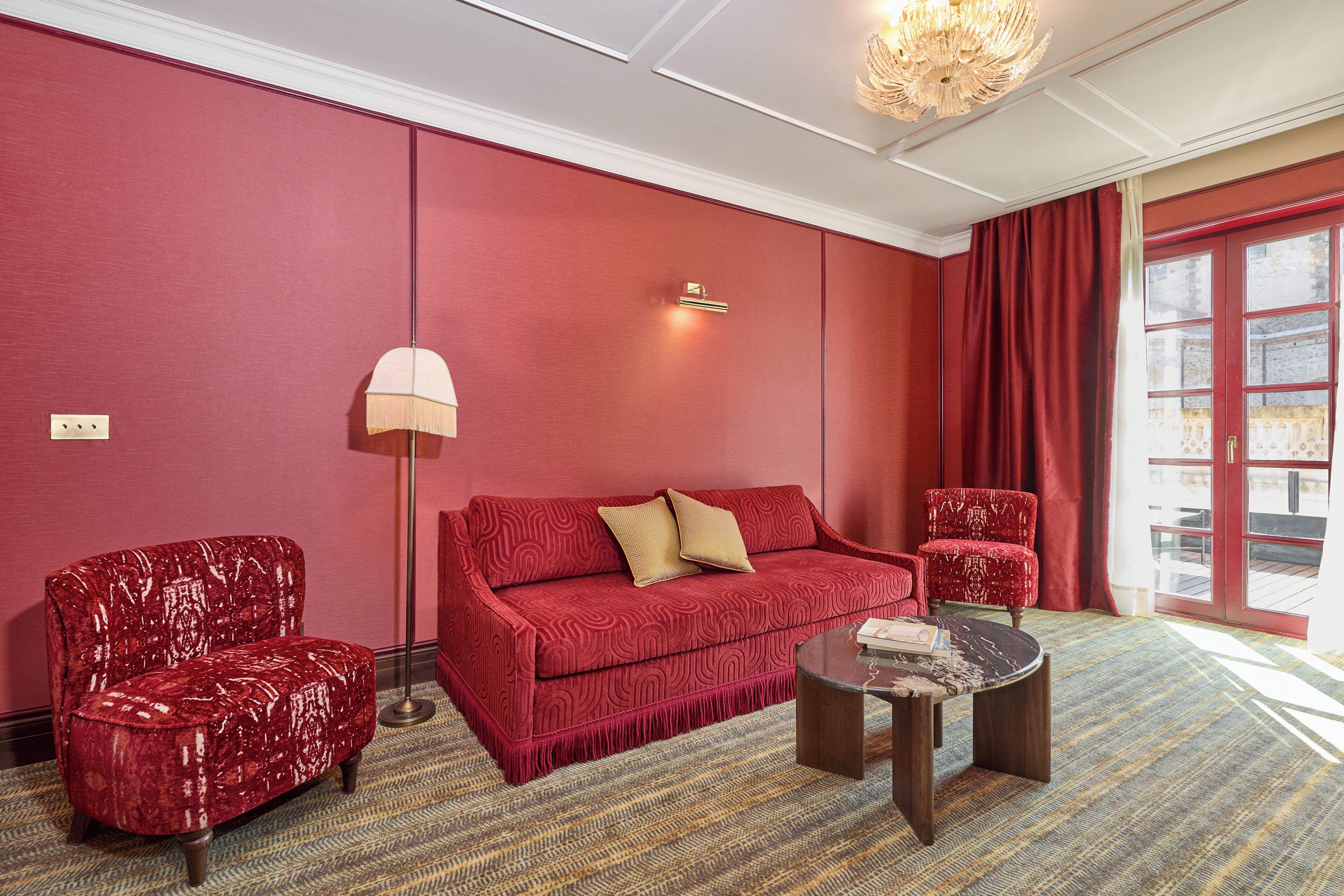 Suite, terraza | Sala de estar | Una televisión de pantalla plana