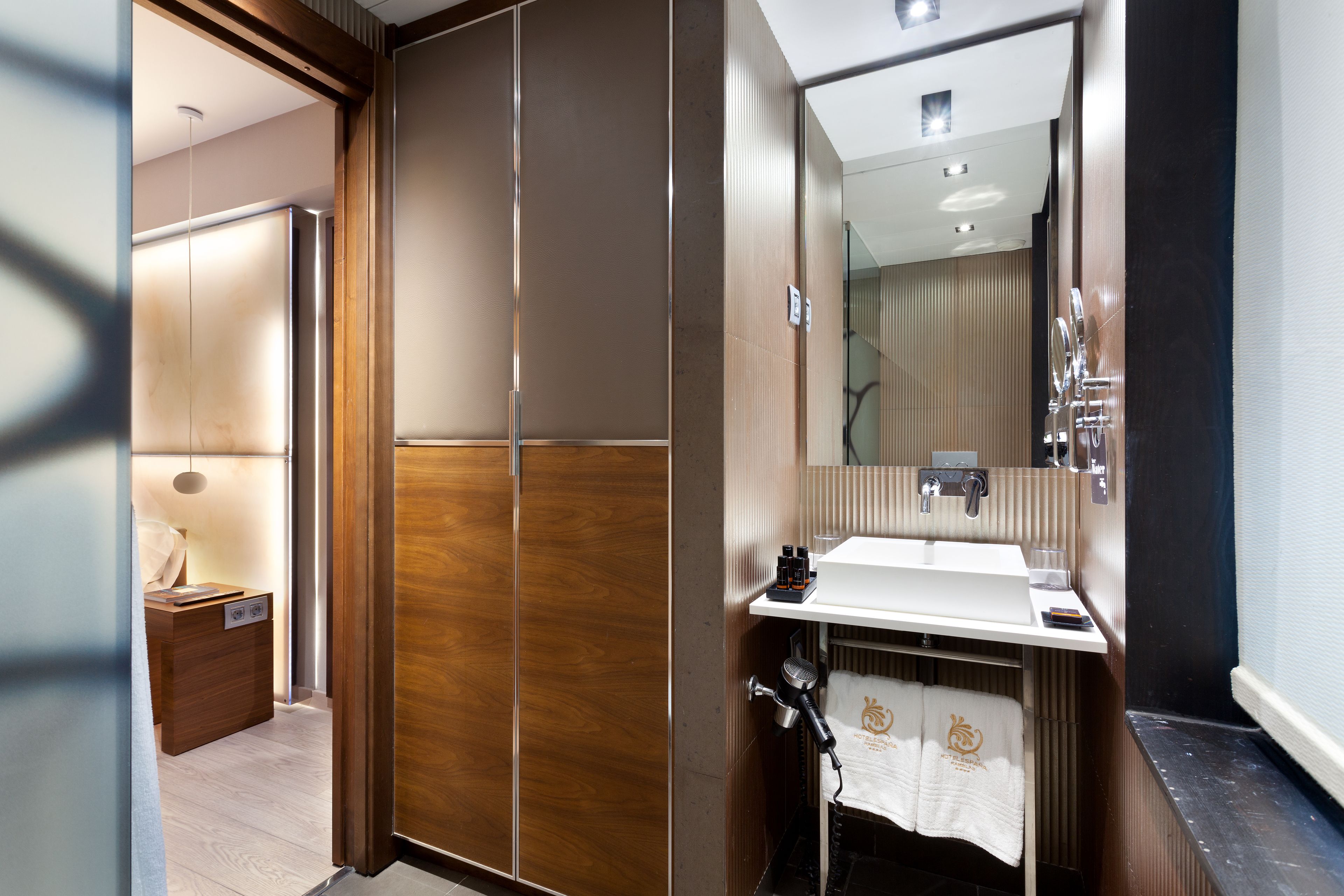 shower, free toiletries, hair dryer, slippers