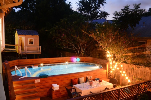 Een buitenzwembad, een verwarmd zwembad