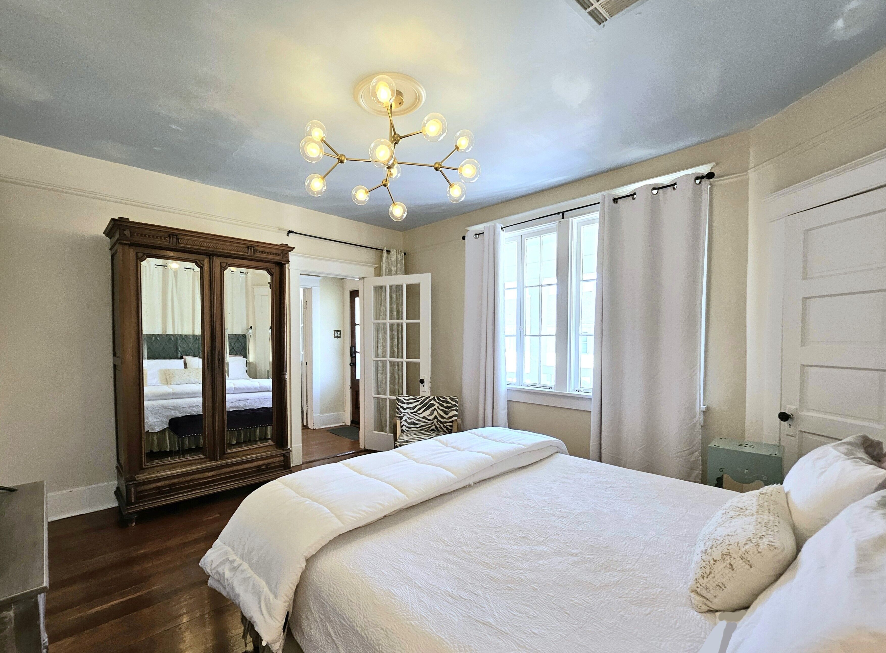 3 soverom, skrivebord, strykejern/-brett og wi-fi (inkludert)