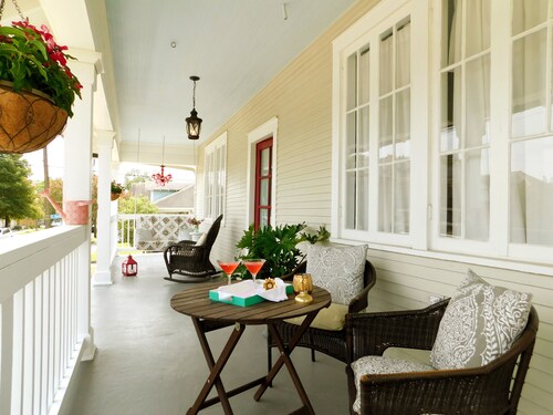 UPTOWN OASIS W PRIVATE, HEATED POOL, Minutes to all New Orleans' top attractions