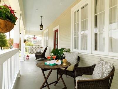 UPTOWN OASIS W PRIVATE, HEATED POOL, Minutes to all New Orleans' top attractions