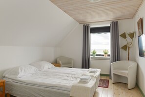 Decoración personalizada, muebles diferentes y cortinas blackout 