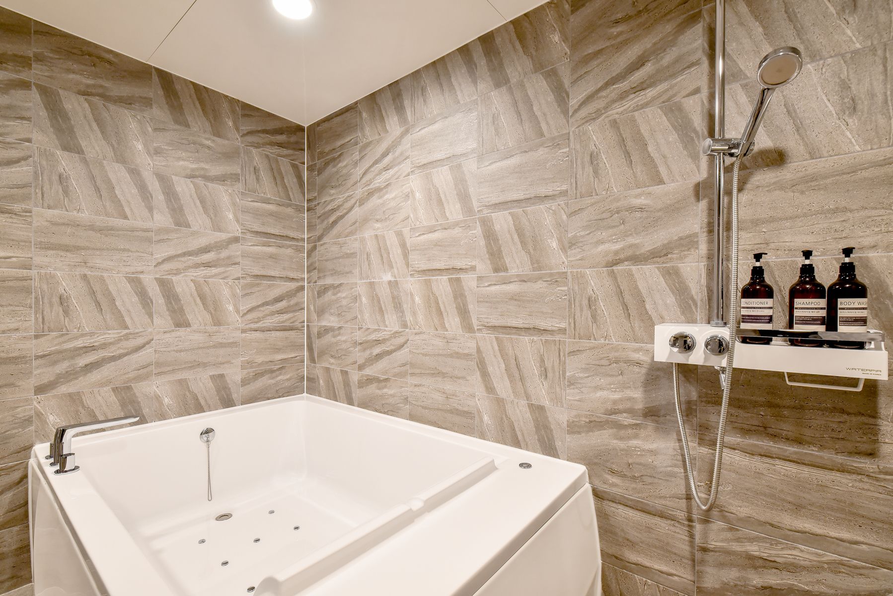 vip twin | bathroom | separate bathtub and shower, jetted bath, free toiletries, hair dryer