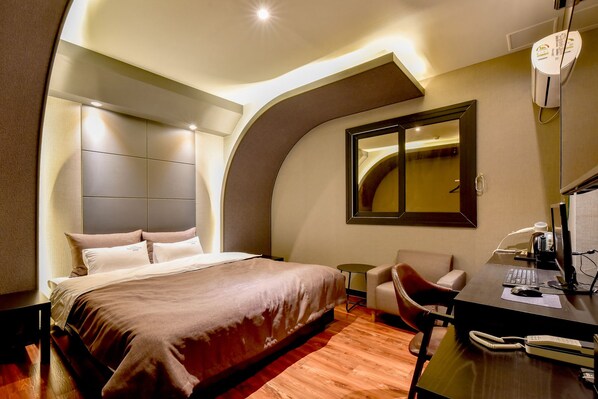 Standard Room (A) | Desk, blackout drapes, soundproofing, iron/ironing board - French Code Hotel (Changwon)