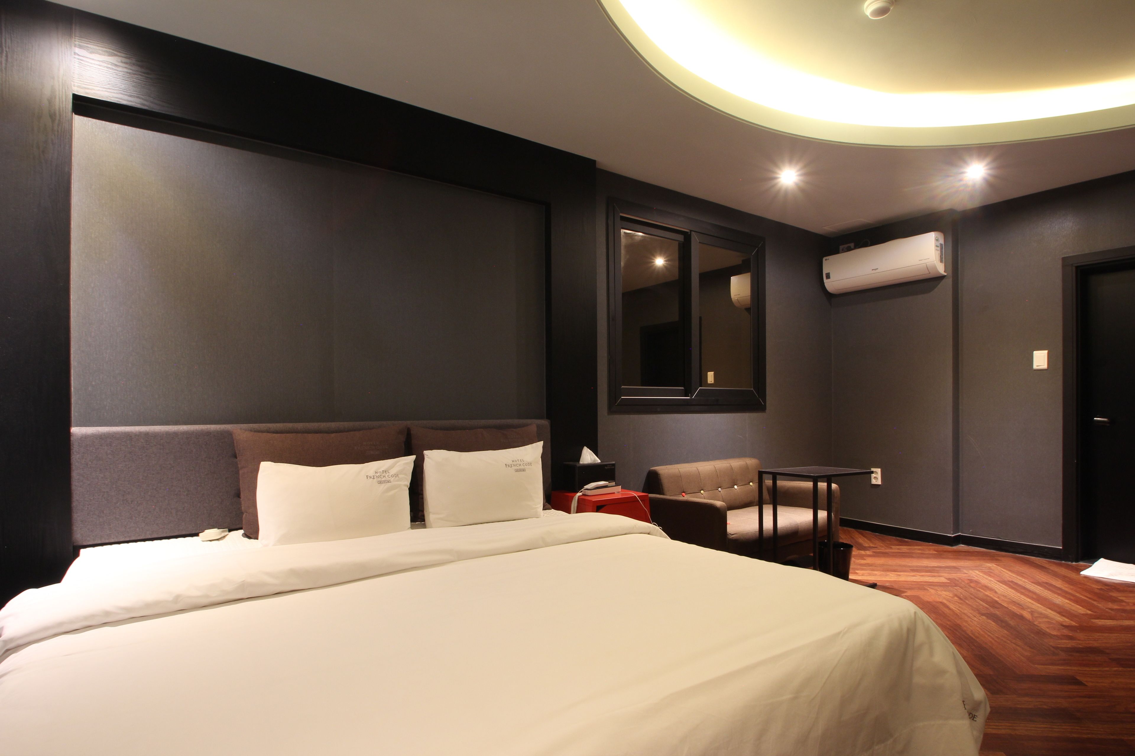 deluxe room | desk, blackout curtains, soundproofing, iron/ironing board