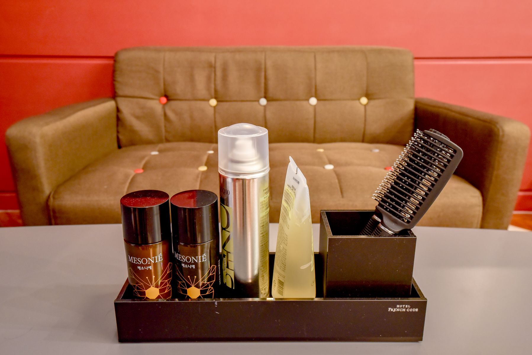 separate bathtub and shower, jetted bath, free toiletries, hair dryer