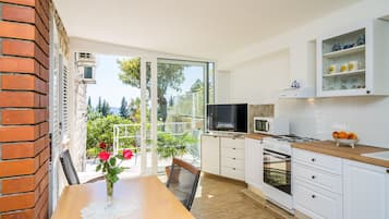 Departamento, 2 habitaciones, Terraza, vista al mar | Cocina privada