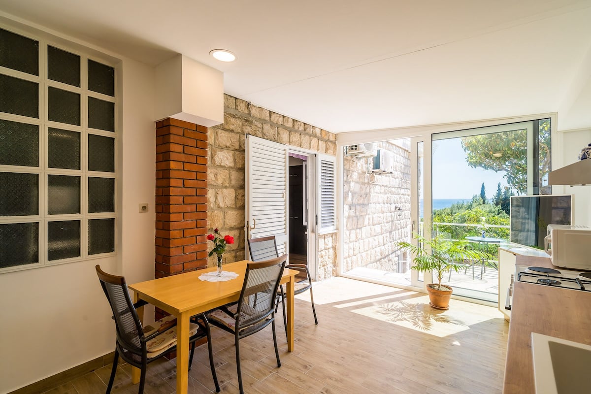 Appartement, 2 slaapkamers, terras, uitzicht op zee | Dineren op de kamer