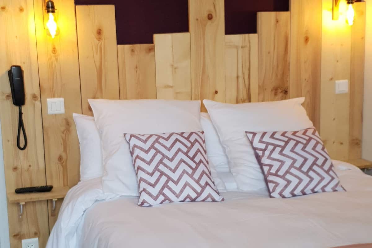 basic double room, balcony | individually decorated, individually furnished, blackout curtains