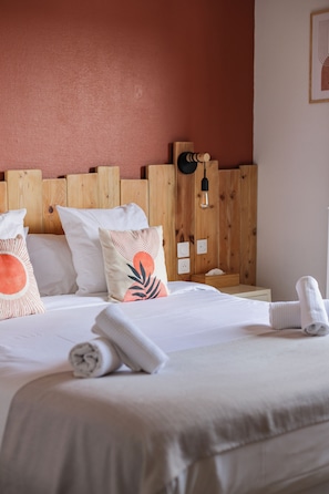 Double Room | Blackout drapes, iron/ironing board, WiFi (free), individually decorated - Hôtel La Baïne (Capbreton)