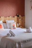 Cortinas blackout, tabla de planchar con plancha y wifi gratis 