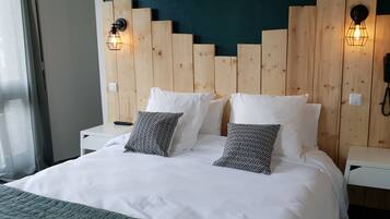 Double Room | Dihias secara berasingan, dilengkapkan perabot secara berasingan