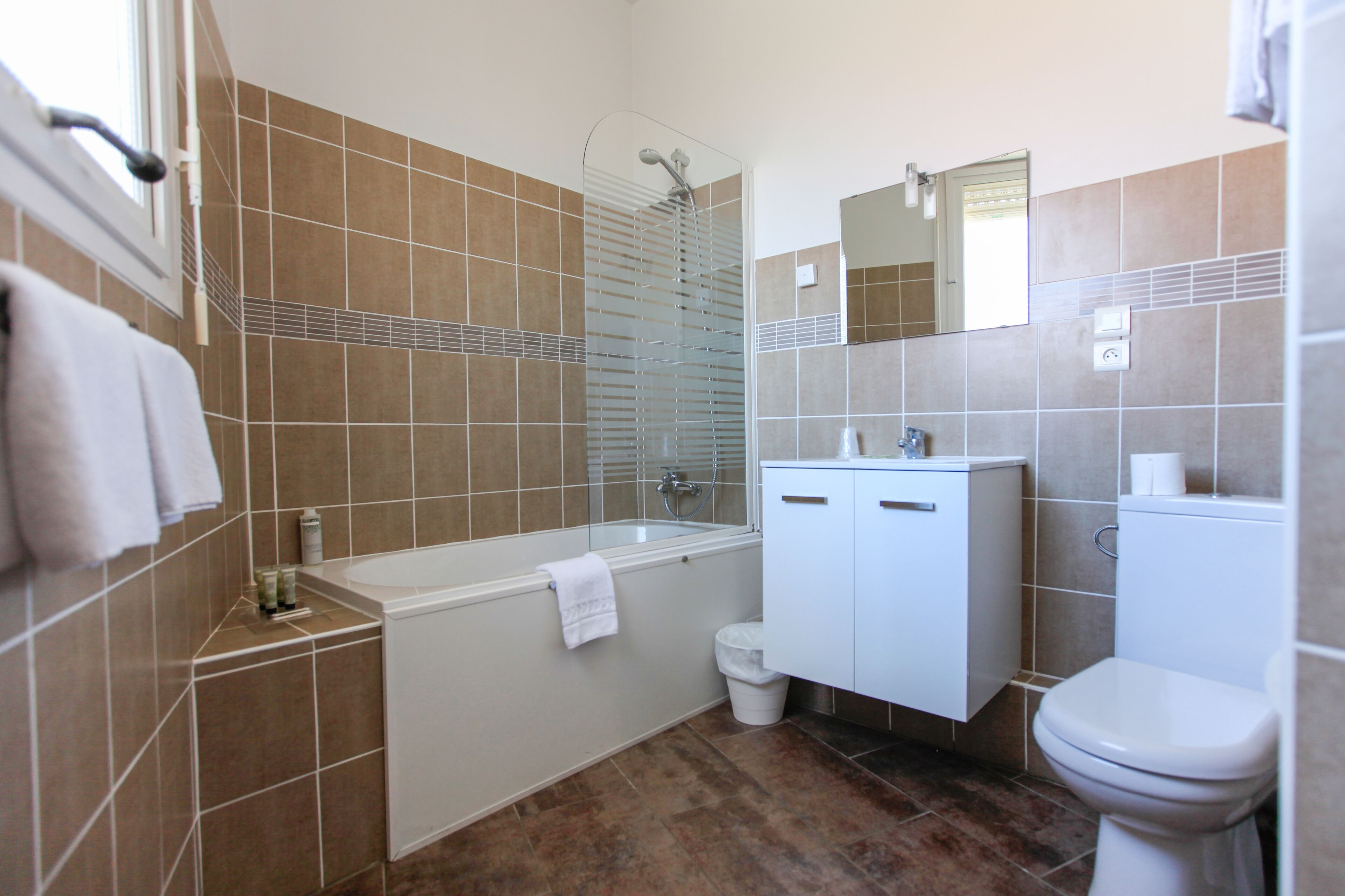 double room | bathroom | free toiletries, hair dryer, towels