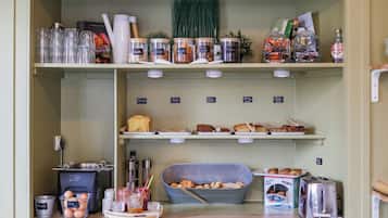 Petit déjeuner buffet servi tous les jours en supplément