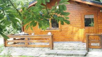 Traditional Chalet, 2 Bedrooms, Garden View, Garden Area | Terrace/patio