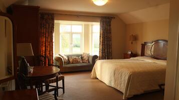 Superior Apartment | 2 bedrooms, premium bedding, iron/ironing board, free WiFi