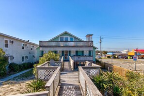 Property grounds - ⭐Averette Cottage: Oceanfront Home-Beach Access-Great Location⭐ (Carolina Beach)