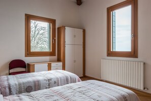 Apartment, 2 Schlafzimmer, Küche, Meerseite | 2 Schlafzimmer, hochwertige Bettwaren, Daunenbettdecken