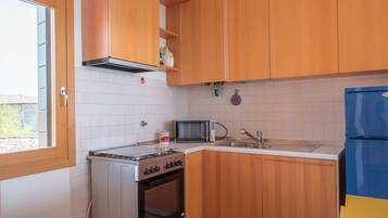 Apartment, 2 Bedrooms, Kitchen, Oceanfront | Private kitchen