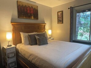 Iron/ironing board, travel cot, free WiFi, bed sheets