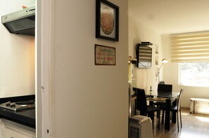 公寓, 多张床 (Mac Iver 903) | 客房内用餐