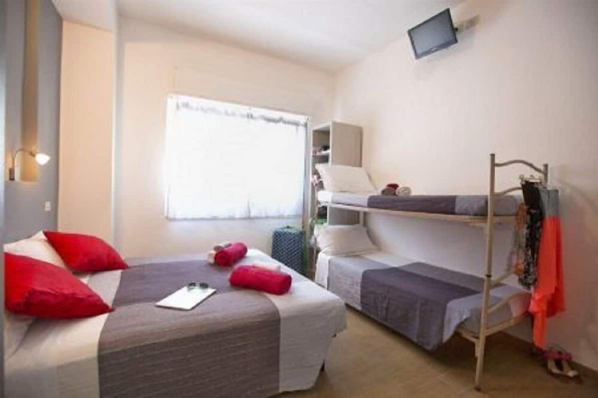 Una cassaforte in camera, una scrivania, Wi-Fi gratuito, lenzuola