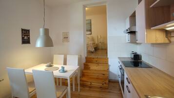 Appartement, 2 chambres (Hofgard) | Cuisine privée | Réfrigérateur, plaque de cuisson, grille-pain