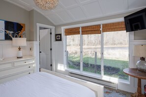 2 bedrooms, iron/ironing board, Internet, bed sheets