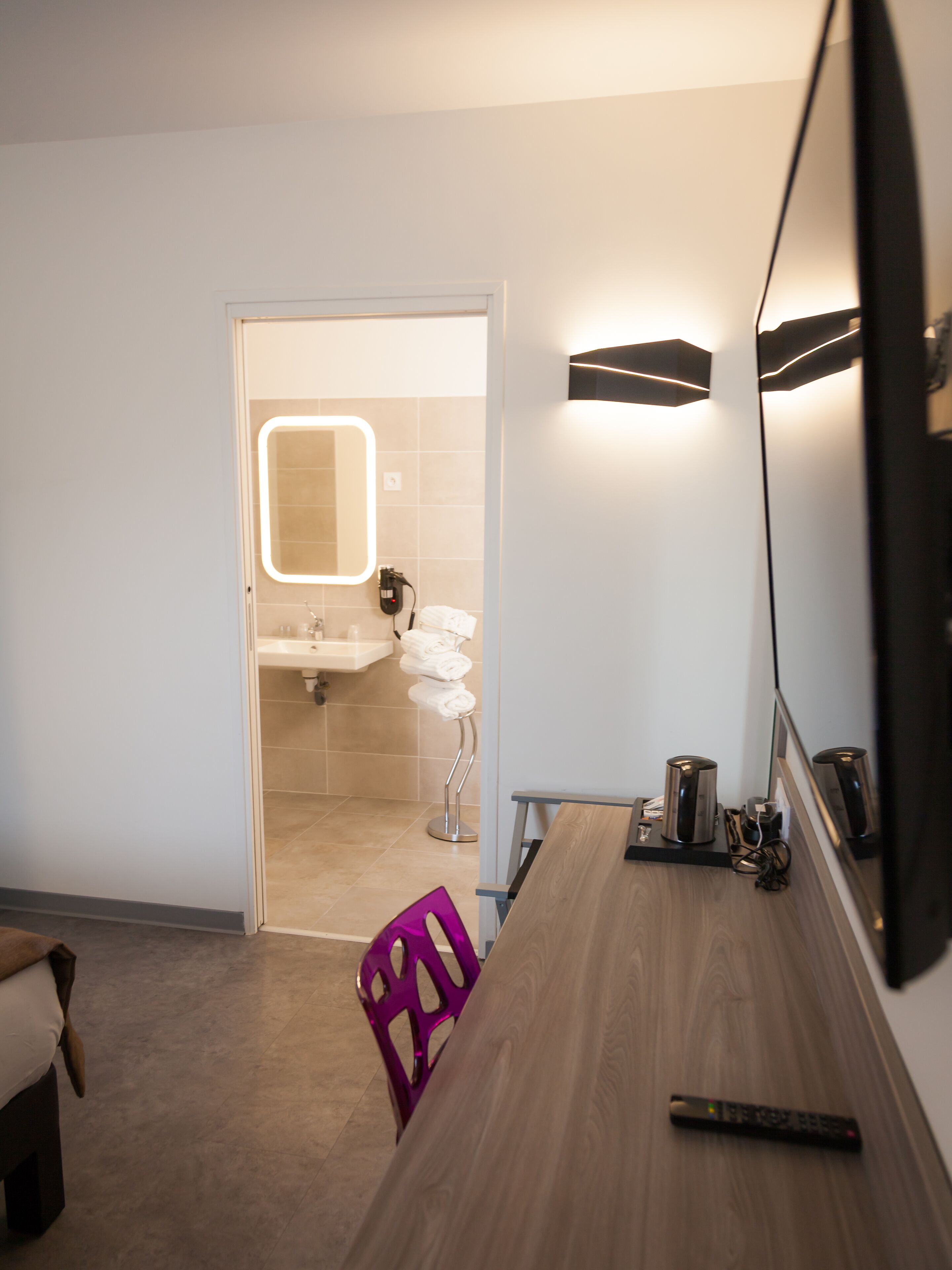 superior room, 1 queen bed, non smoking | room amenity