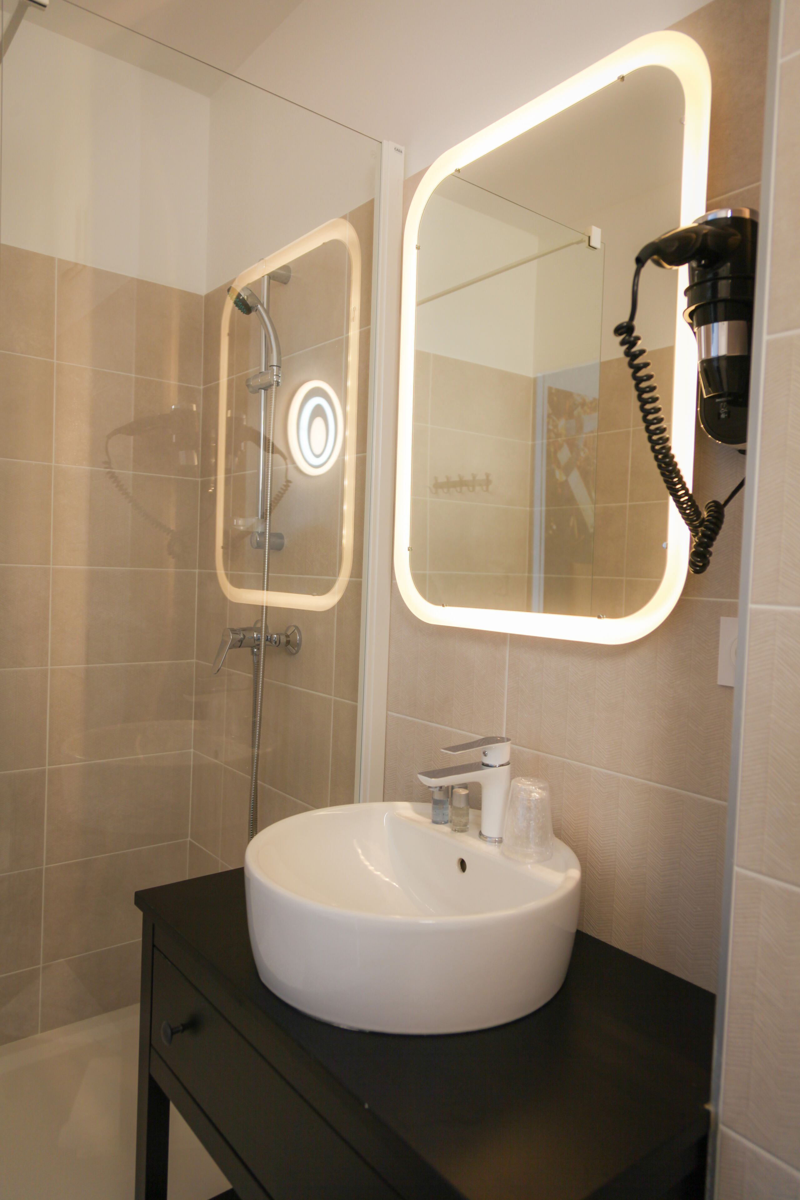 superior room, 1 queen bed, non smoking | bathroom sink